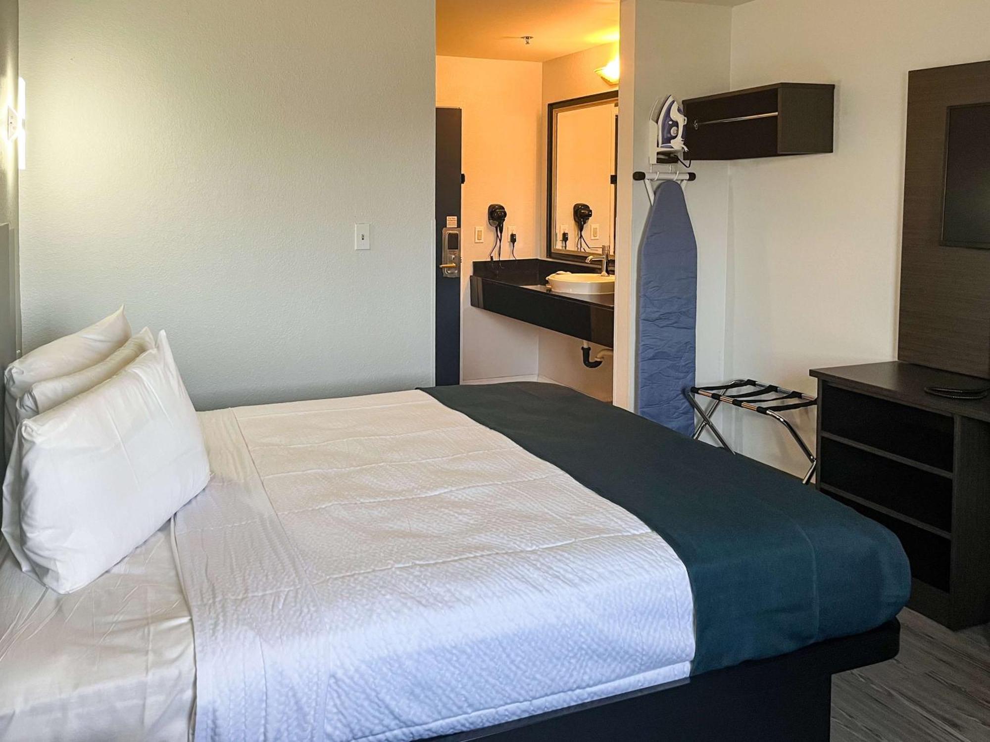 Studio 6 Suites Delano, Ca Bagian luar foto